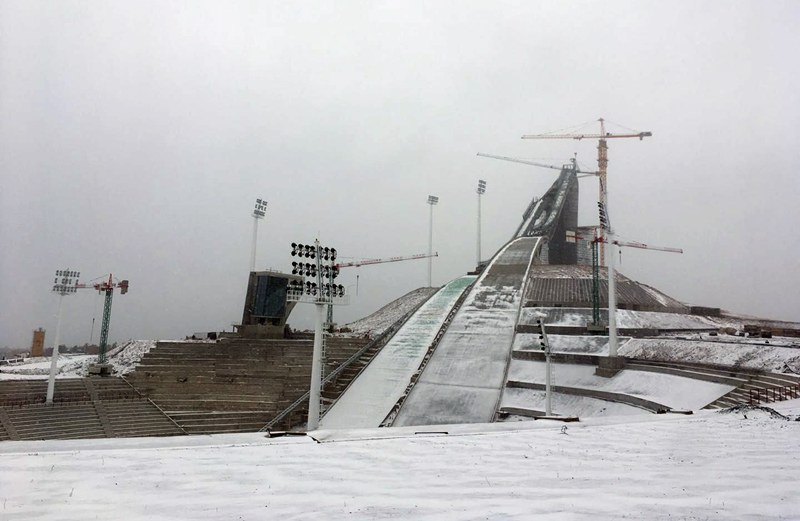 1539149889115519.jpg 冰雪中的滑雪道_副本.jpg