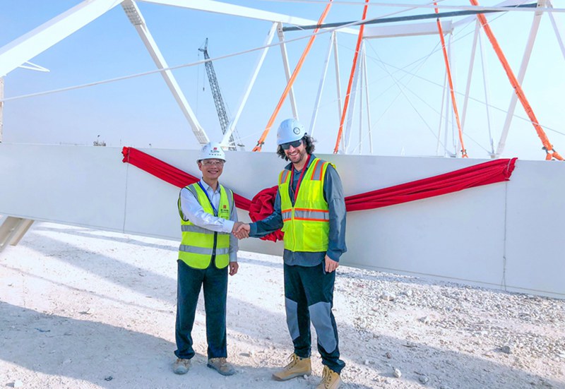 1539226271130823.jpg 陳總與總包握手.jpg